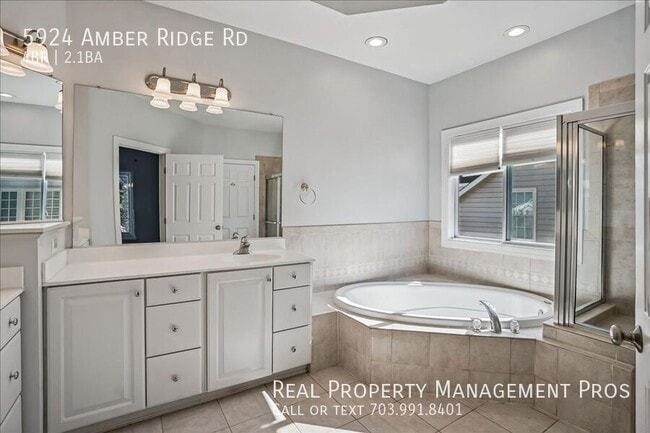 Building Photo - 5924 Amber Ridge Rd