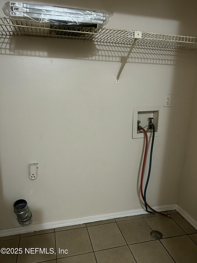 Building Photo - 472 Crabapple Ct