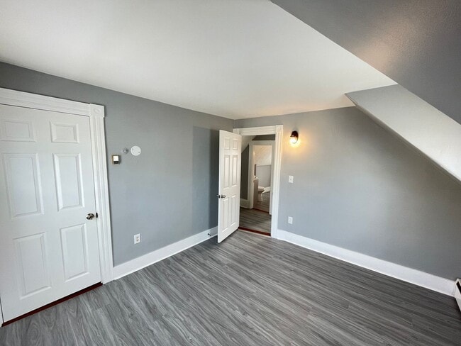 Building Photo - 114 S Jewett St