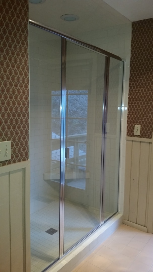 Building Photo - Occupied, do not disturb tenants. 1950's Craftsman 2br 2ba duplex on two levels, lawncare provide...