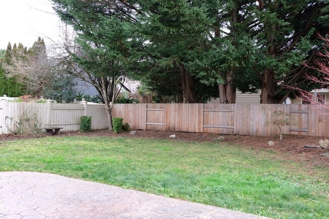 Building Photo - !!!HALF MONTH RENT FREE!!!? Beautifully Updated Home in a Peaceful, Highly Desirable Fisher’s Lan...