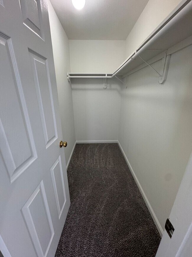 Building Photo - 1058 Oriole Ln