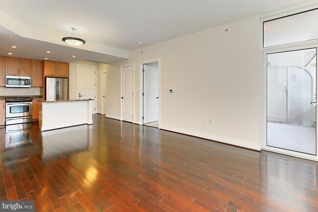 Building Photo - 8220 Crestwood Heights Dr
