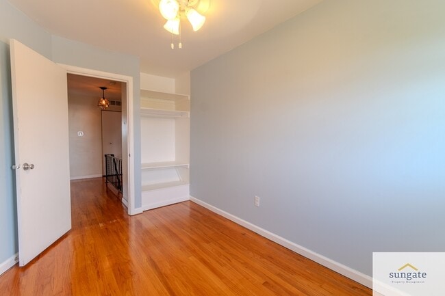 Building Photo - 945 Stormont Cir
