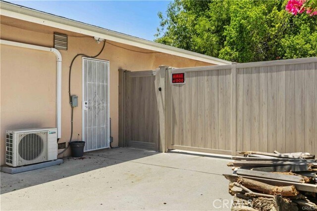 Building Photo - 16577 Knollwood Dr