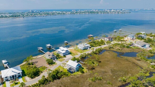 Building Photo - 16262 Tarpon Dr