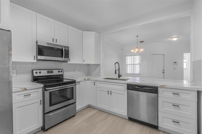 Building Photo - 136 SW 169th Ave