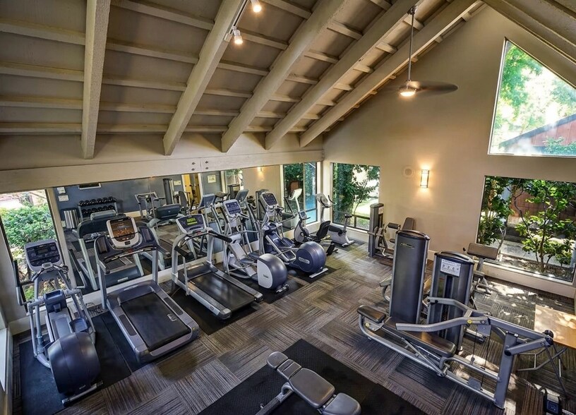 Building Photo - 796 Woodside Ln E