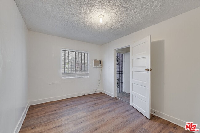 Building Photo - 220 E Vernon Ave