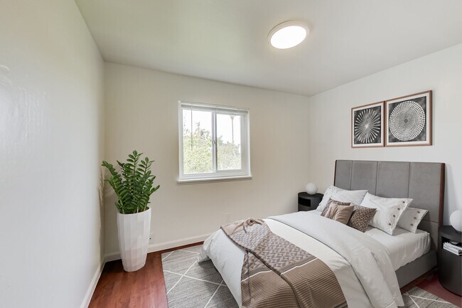 Building Photo - Linden Haus