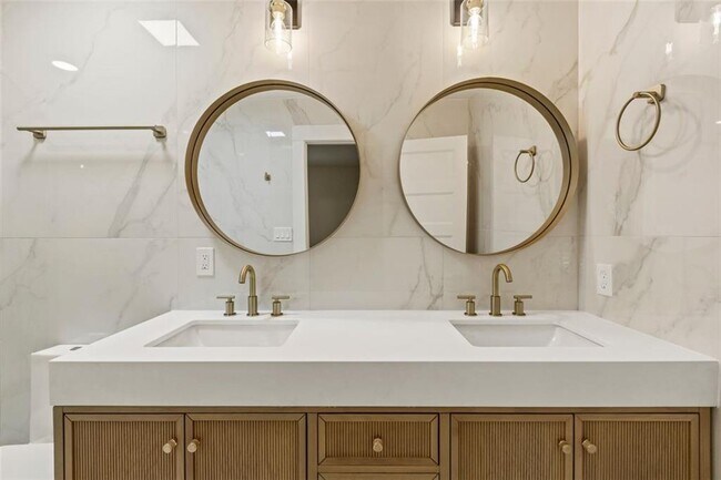 Building Photo - 72 Ivy Pkwy NE