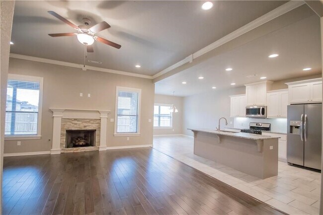 Building Photo - 301 Cisterna Dr