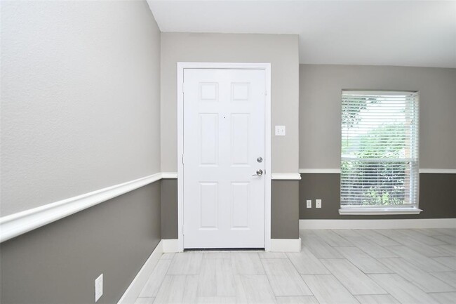 Building Photo - 24406 Lakecrest Village Dr