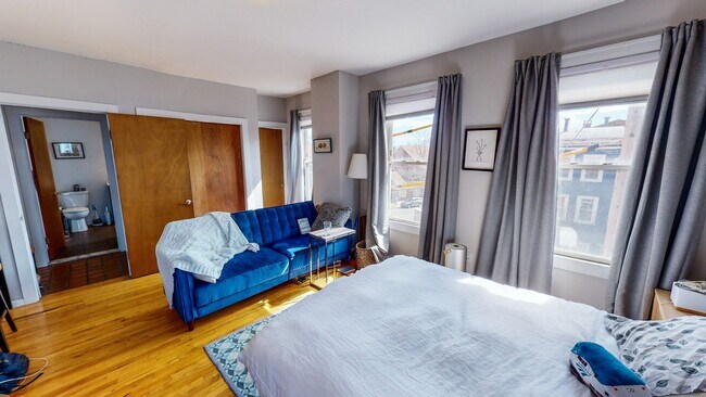 Building Photo - East Rock 3BR/2BA Penthouse | Private Sky Terrace | Vaulted Ceilings | Walk to Yale SOM