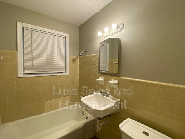 Building Photo - 1118 Idaho St