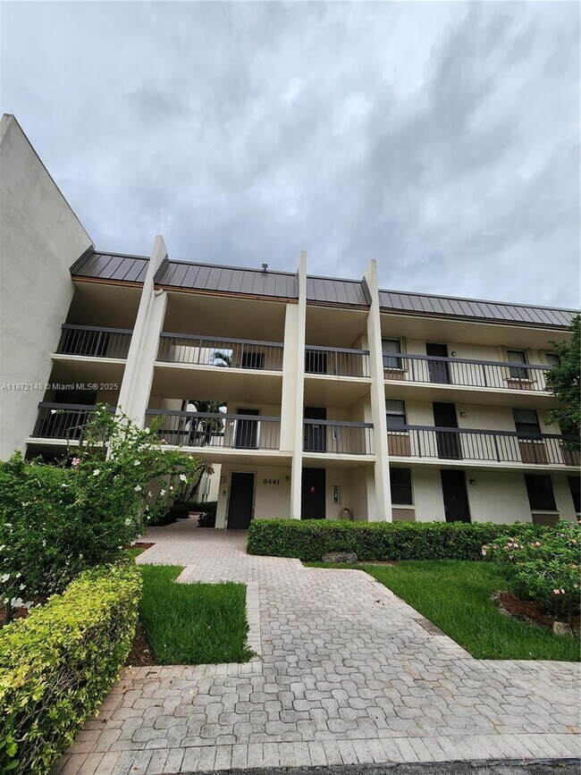 Building Photo - 8441 Forest Hills Dr