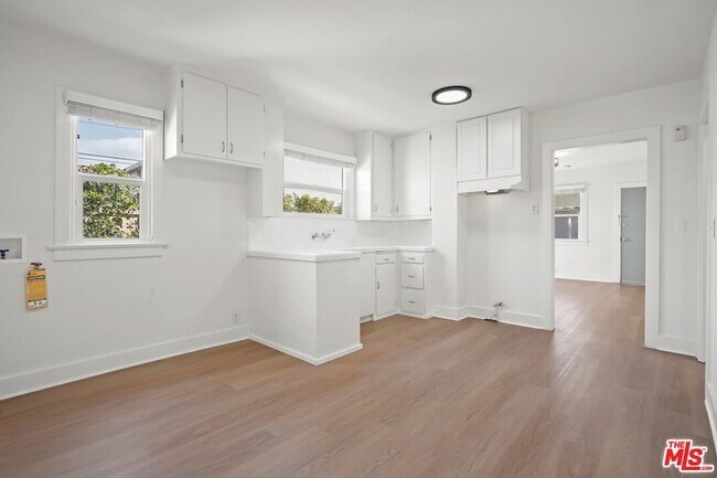 Building Photo - 1563 E Elizabeth St