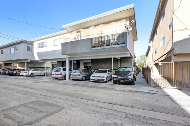 Building Photo - 3625 Mentone Ave