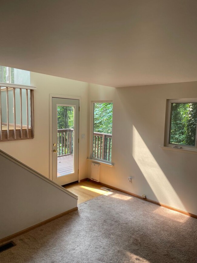 Building Photo - Mercer Island Beauty 4bed/2.5bath Home