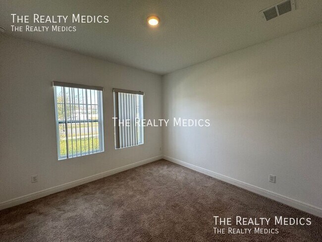 Building Photo - 1537 Meadowlark Dr