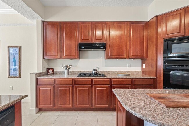 Building Photo - 215 S Ocean Grande Dr