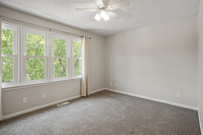 Building Photo - 516 Caprice Ct