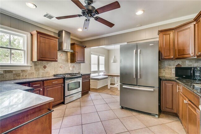 Building Photo - 2206 Iva Ln