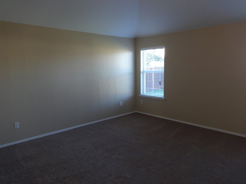 Building Photo - 1205 Rio Bravo Dr