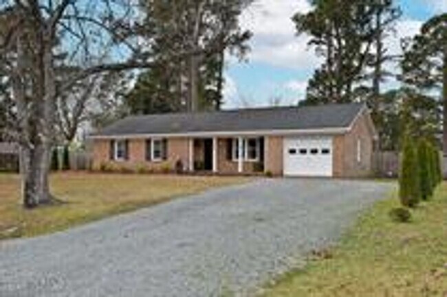 Building Photo - Renovated Brick Ranch Home