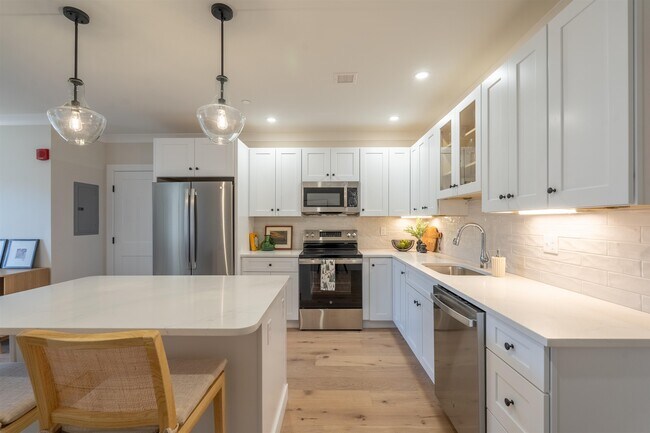 Building Photo - 815 Lafayette Rd