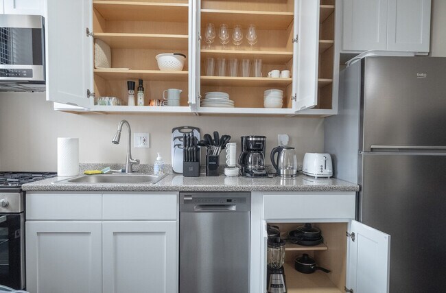 Building Photo - 245 W 113th St