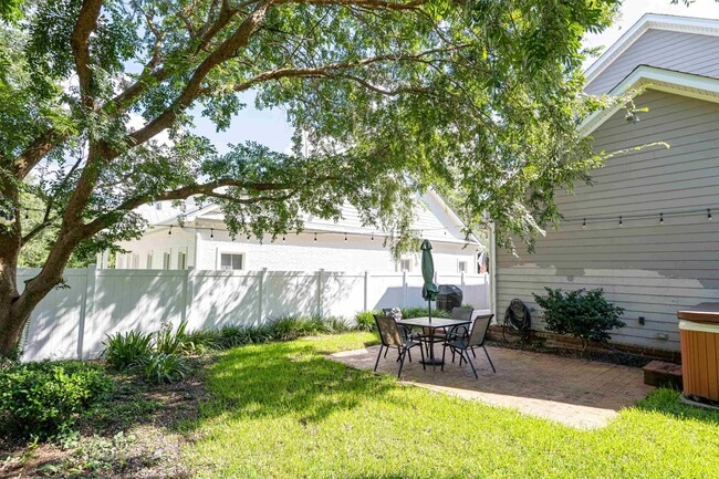 Building Photo - 3156 Iberville Way