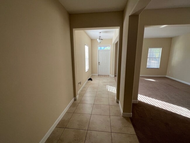 Building Photo - INDEPENDENCE IN WINTER GARDEN 4 BEDROOM RE...