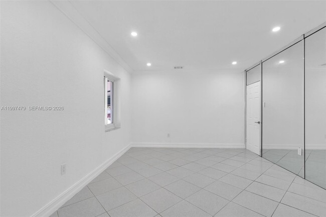 Building Photo - 201 SW 51st Ct