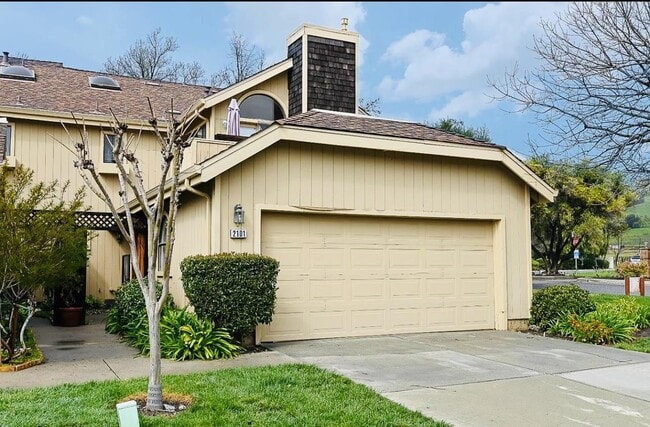 Building Photo - 2101 Darnis Cir