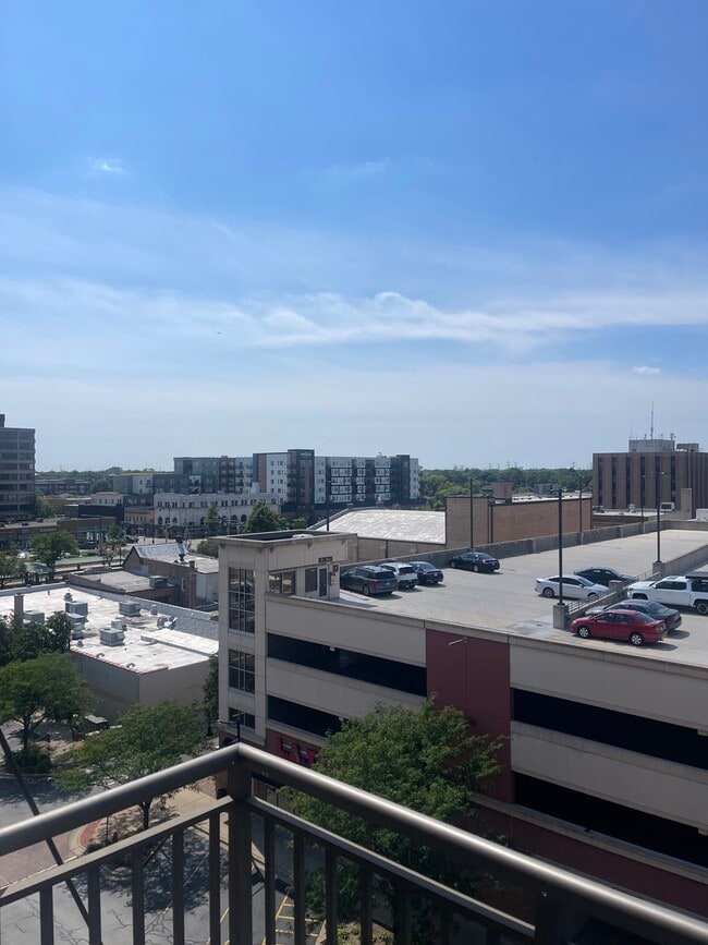 Building Photo - 647 Metropolitan Way