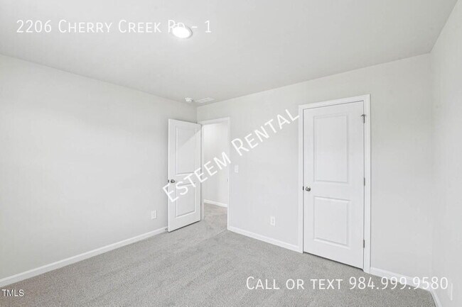Building Photo - 2206 Cherry Crk Rd
