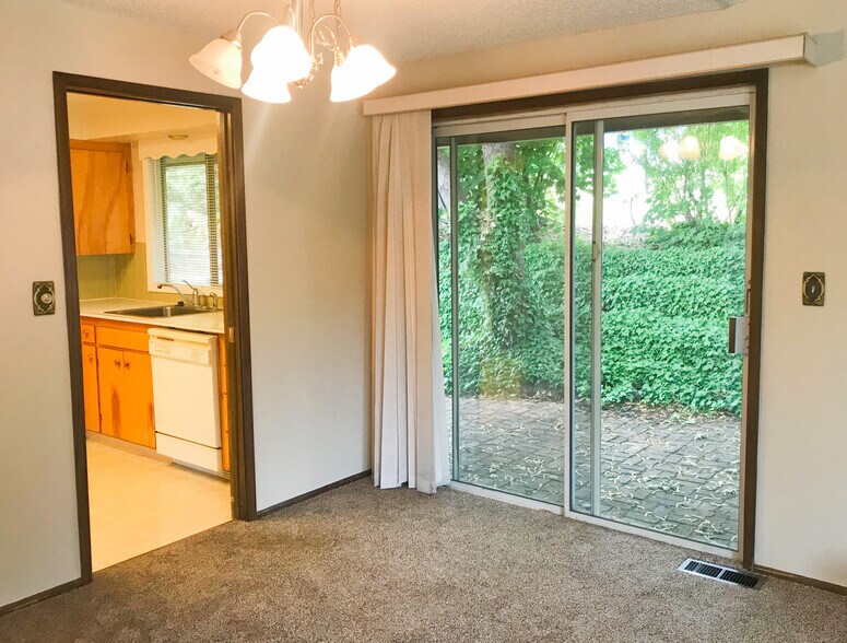 Building Photo - 721 W Bowling Rd