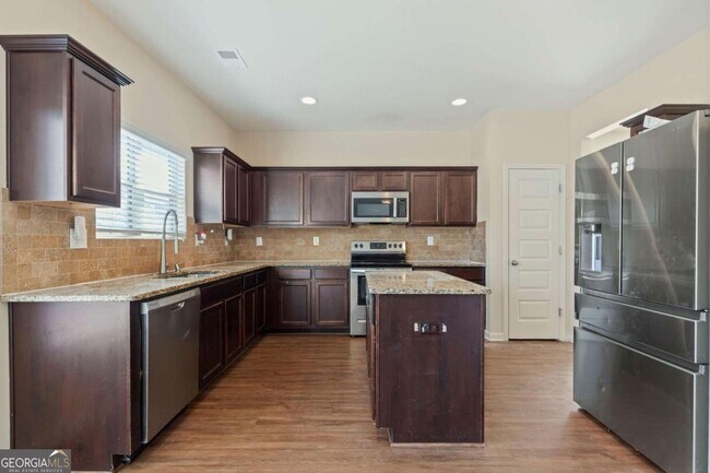 Building Photo - 3266 Cedar Crest Way