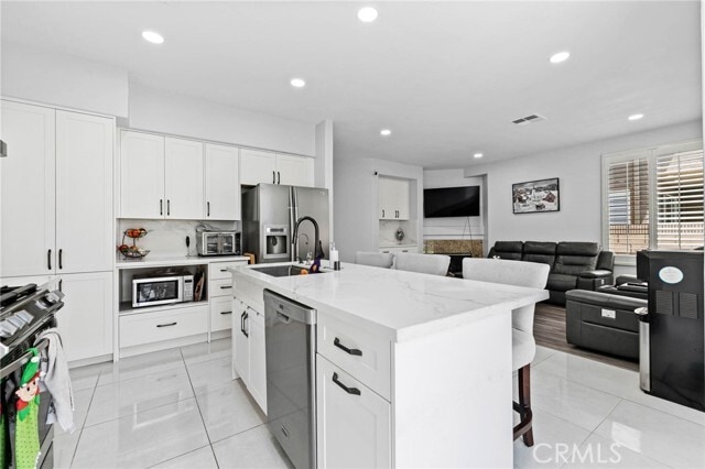 Building Photo - 15881 Madelyn Ct