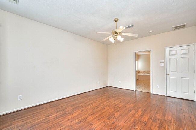 Building Photo - 1007 Riverchase Dr