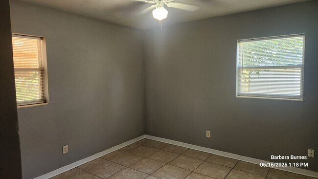 Building Photo - 3 bedroom one bath with garage