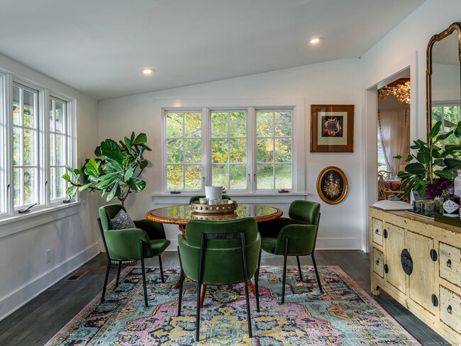 Building Photo - 379 Lake Rd