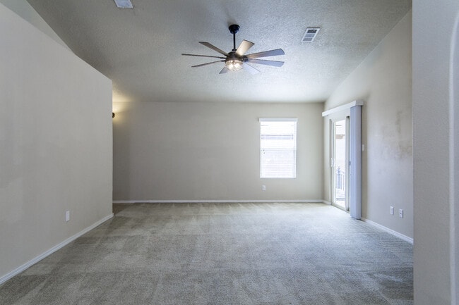 Building Photo - 9005 Rio Galisteo Pl NW