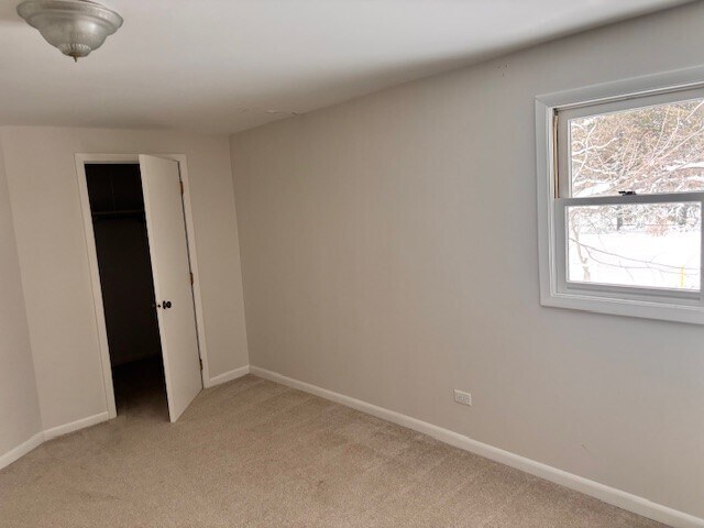 Building Photo - 330 E River Rd