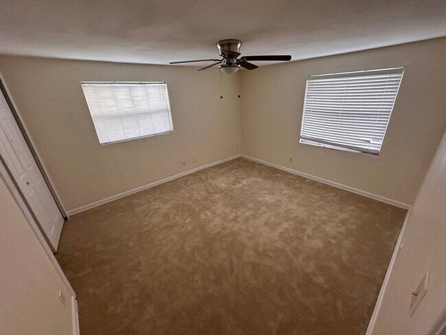 Building Photo - 6064 Longchamp Dr