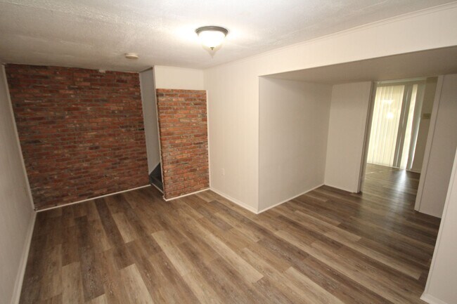 Building Photo - 1473 Charlestown Dr