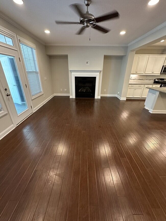 Building Photo - 4222 Vallonia Dr