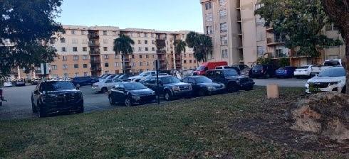 Building Photo - 9320 Fontainebleau Blvd