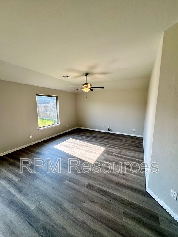 Building Photo - 1609 Burgundy Dr